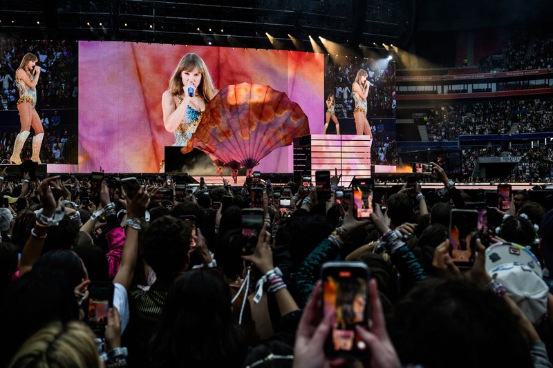 Taylor Swift — June 2 - Lyon, France — photo 19