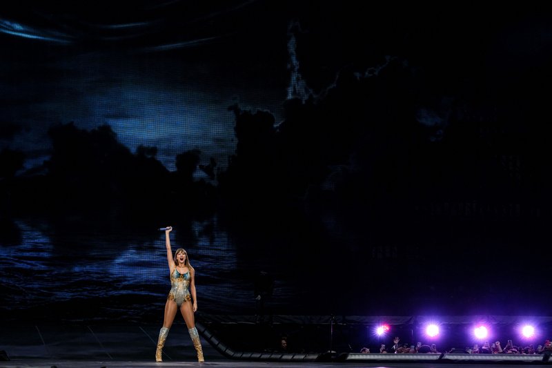 Taylor Swift — June 2 - Lyon, France — photo 22