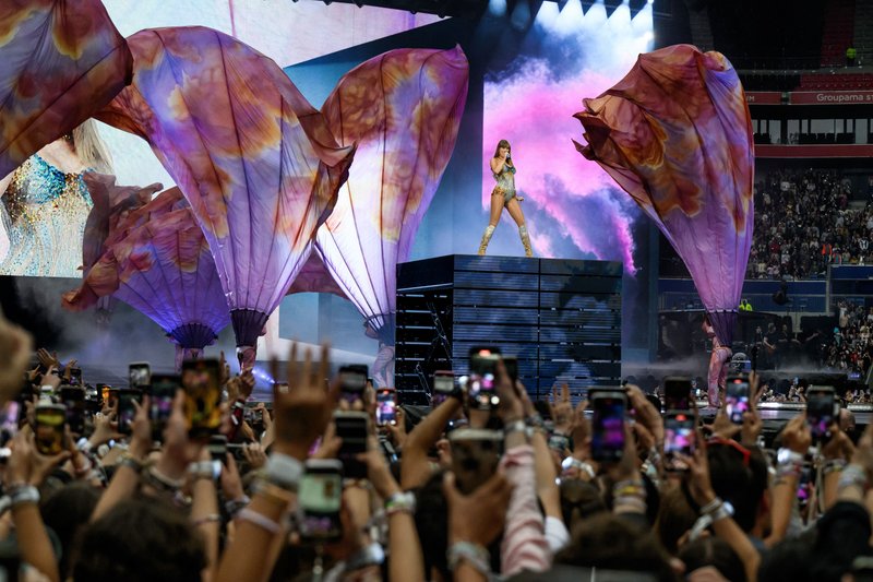 Taylor Swift — June 2 - Lyon, France — photo 25