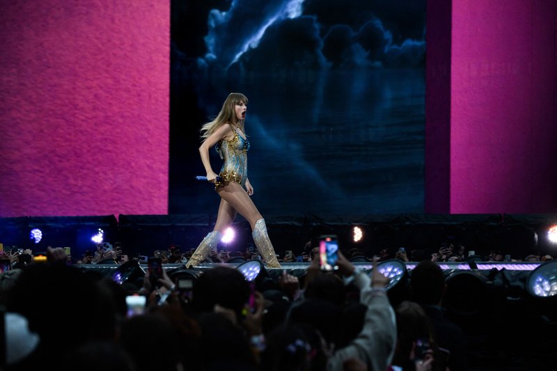 Taylor Swift — June 2 - Lyon, France — photo 26