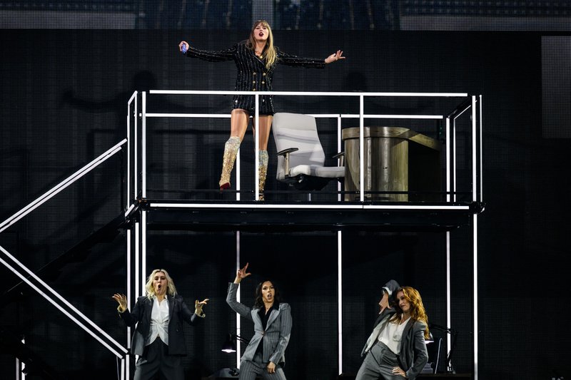 Taylor Swift — June 2 - Lyon, France — photo 27