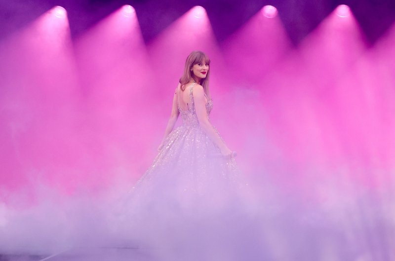 Taylor Swift — June 21 - London, England — photo 7