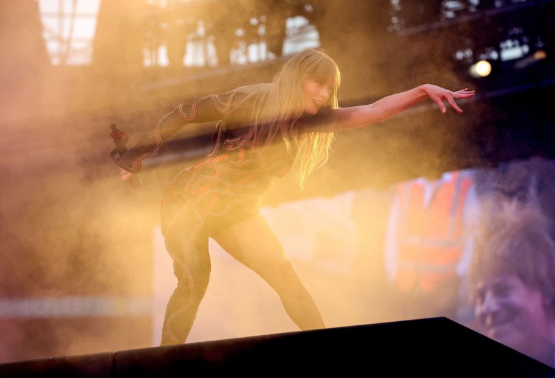 Taylor Swift — June 21 - London, England — photo 9