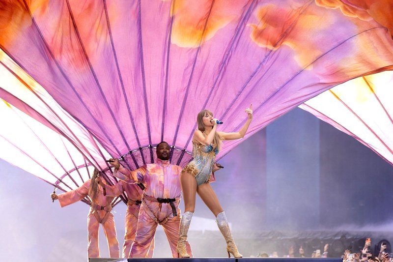 Taylor Swift — June 21 - London, England — photo 17