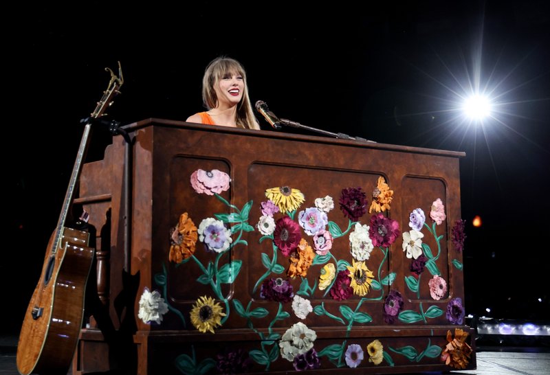 Taylor Swift — June 21 - London, England — photo 25
