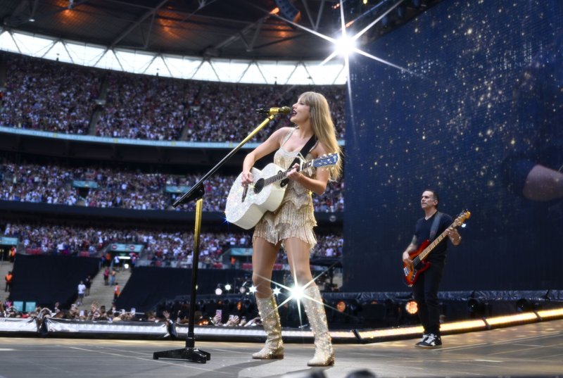 Taylor Swift — June 23 - London, England — photo 4
