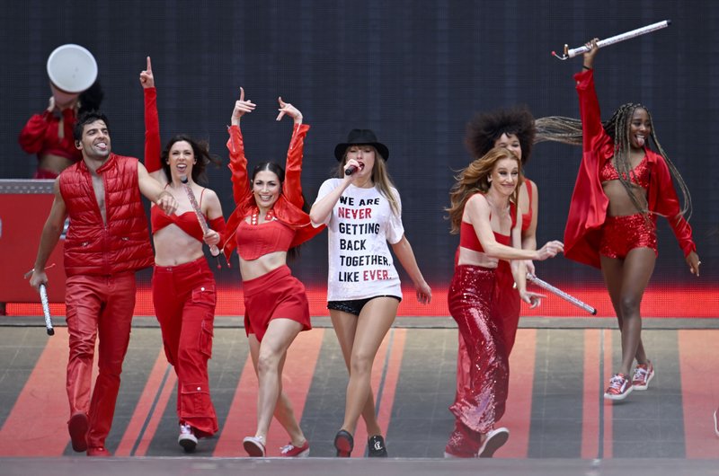 Taylor Swift — June 23 - London, England — photo 7