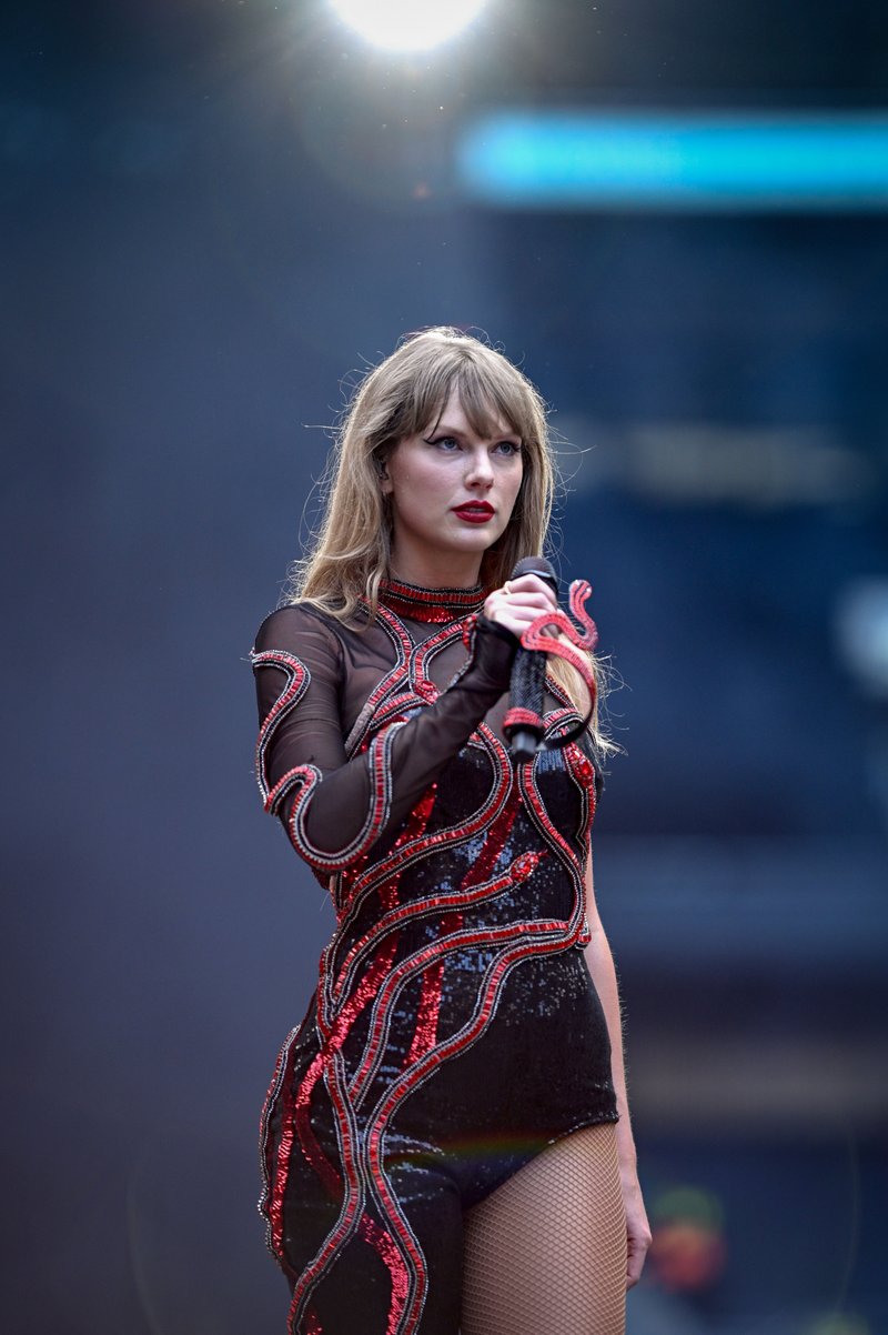 Taylor Swift — June 23 - London, England — photo 10