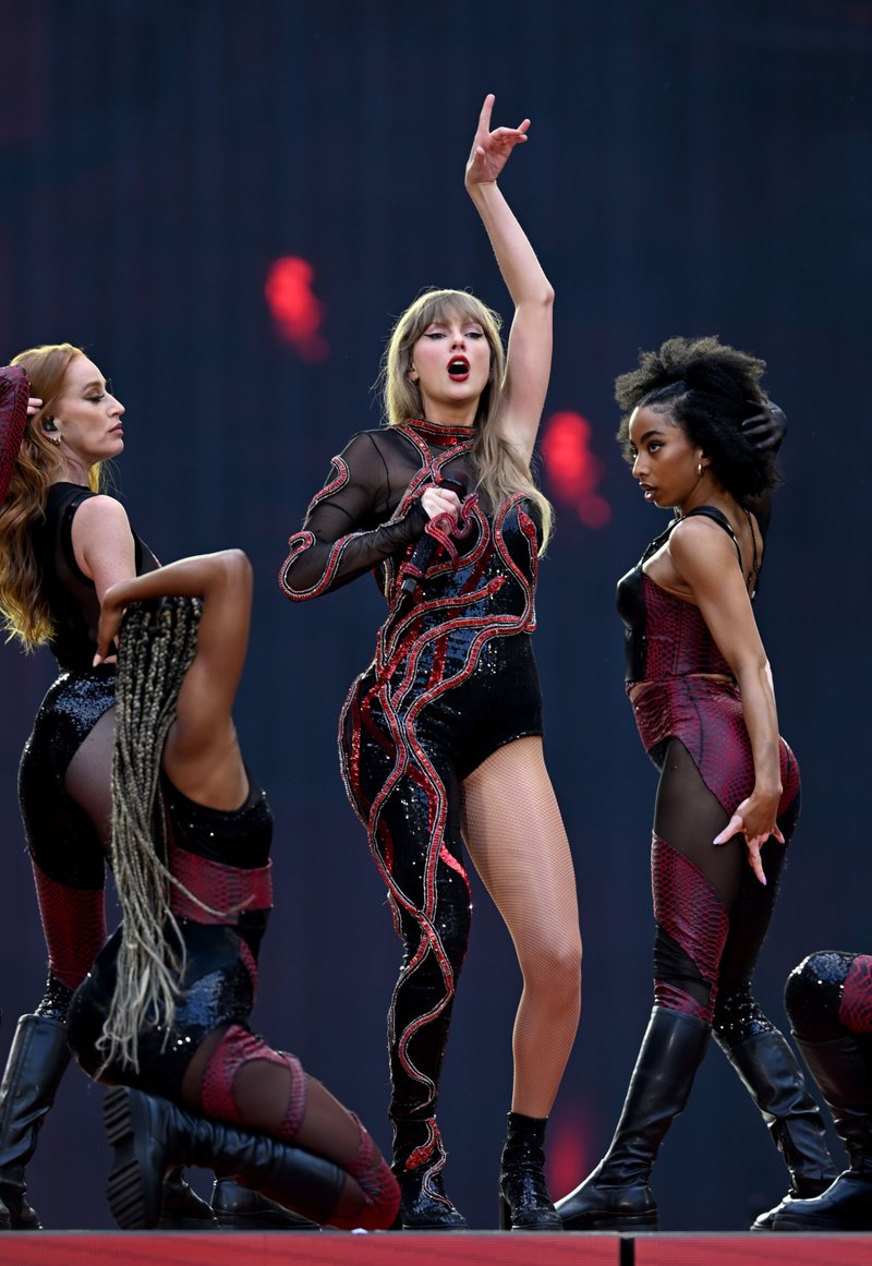 Taylor Swift — June 23 - London, England — photo 13