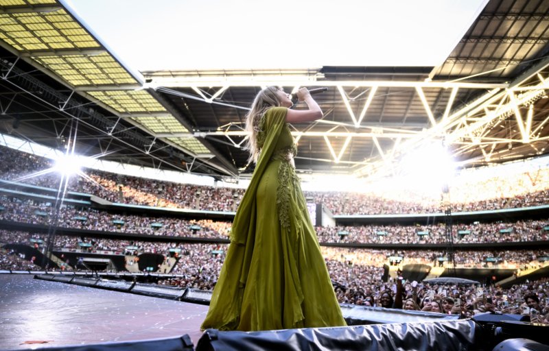 Taylor Swift — June 23 - London, England — photo 20