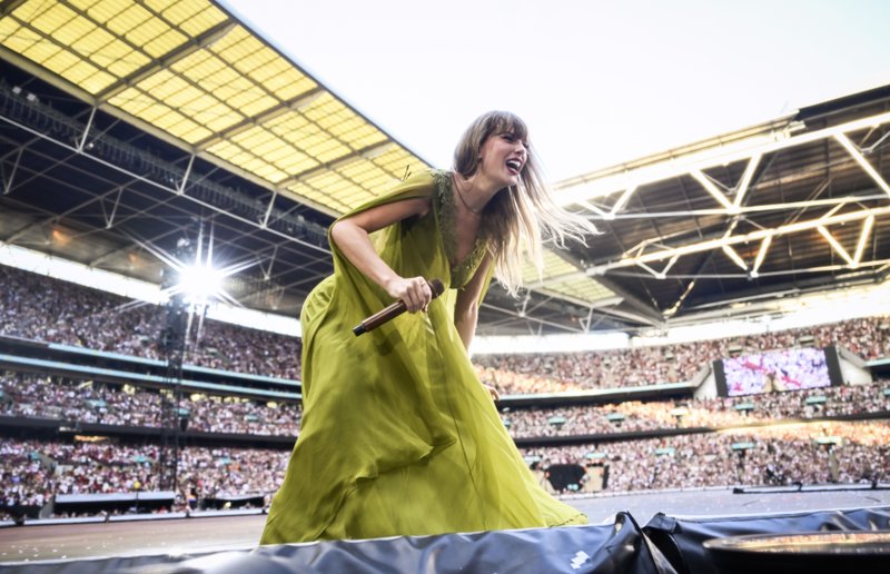 Taylor Swift — June 23 - London, England — photo 23