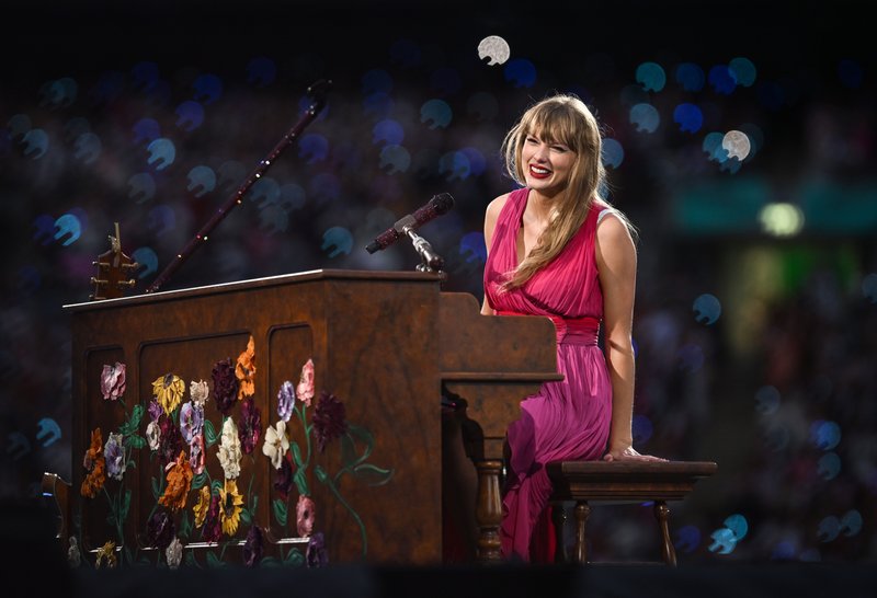 Taylor Swift — June 23 - London, England — photo 35