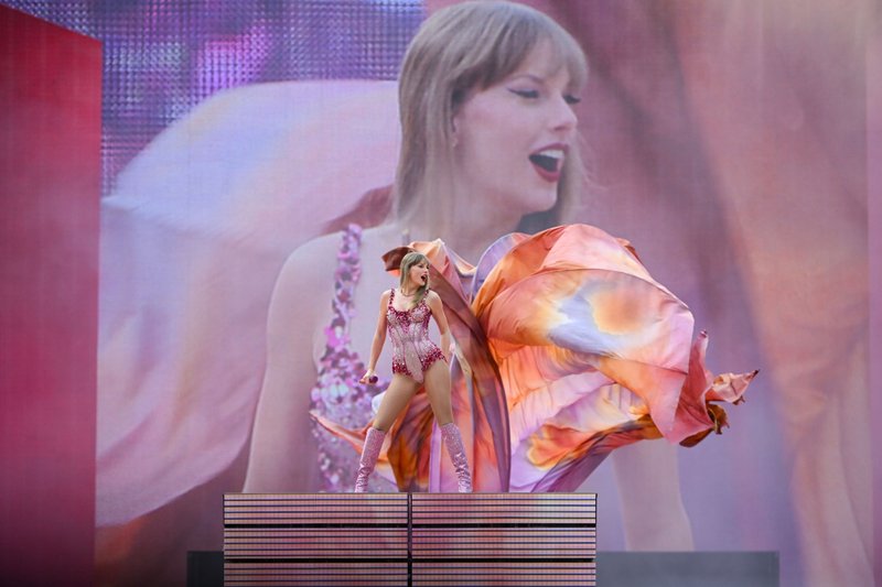 Taylor Swift — June 28 - Dublin, Ireland — photo 4