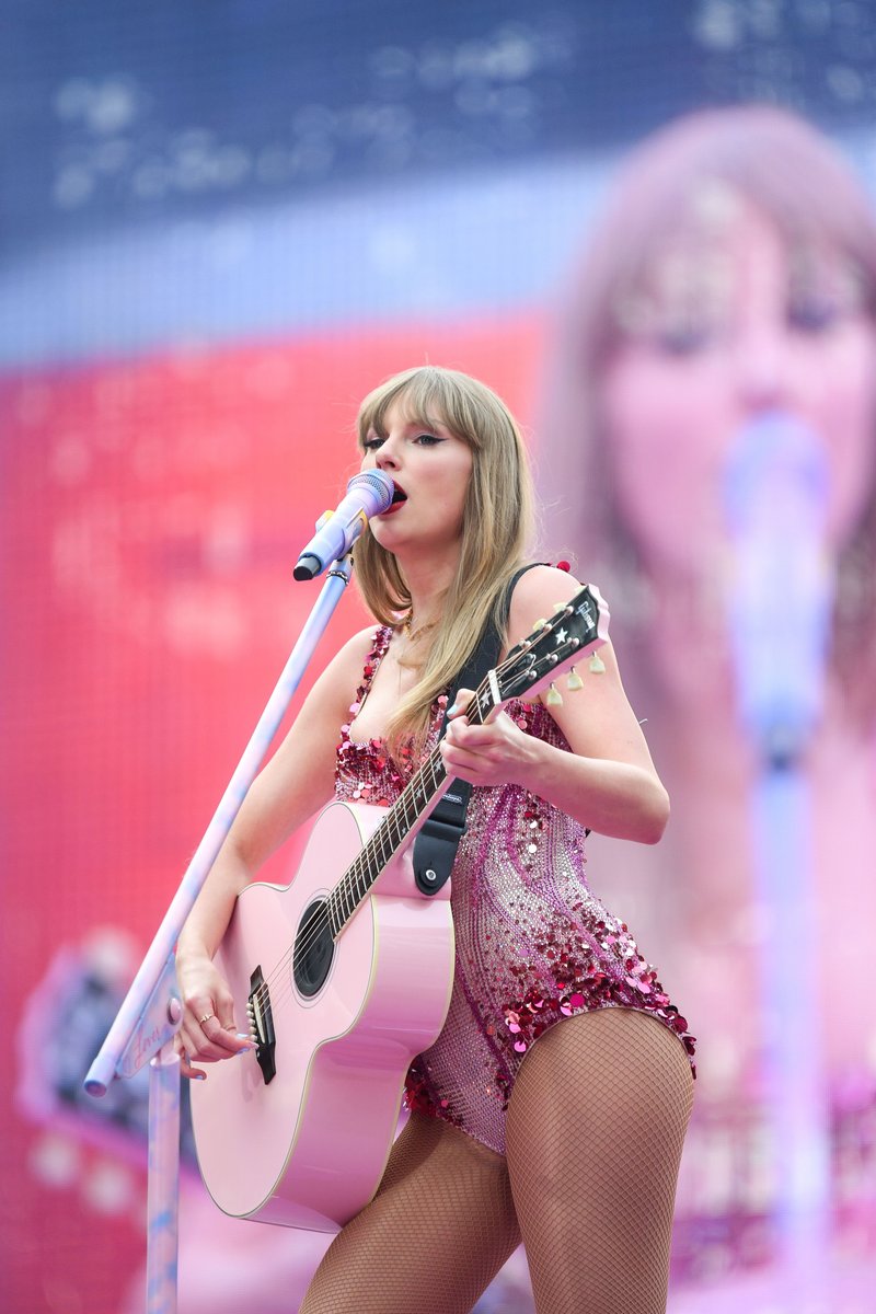 Taylor Swift — June 28 - Dublin, Ireland — photo 5