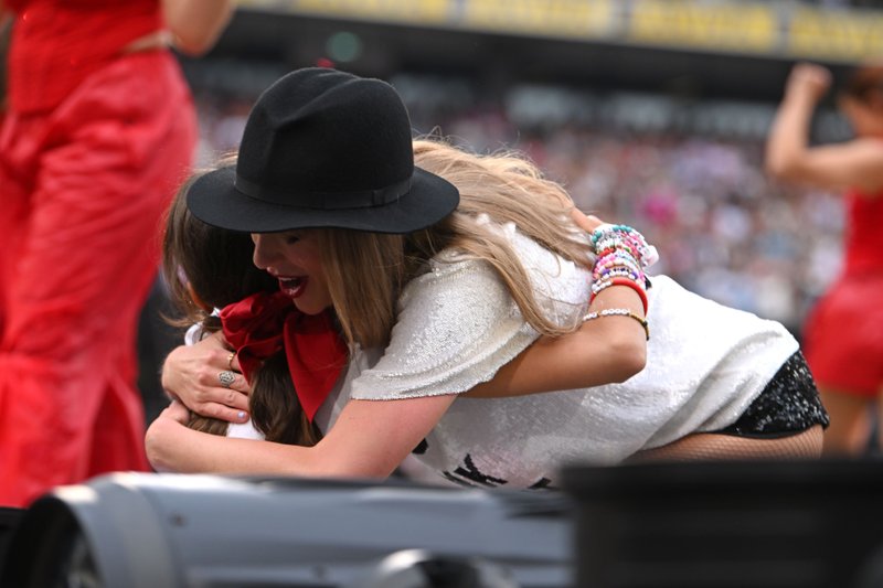 Taylor Swift — June 28 - Dublin, Ireland — photo 6