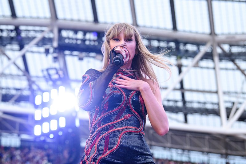 Taylor Swift — June 28 - Dublin, Ireland — photo 9