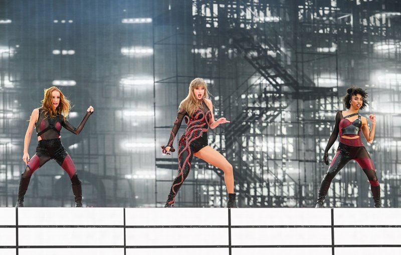 Taylor Swift — June 28 - Dublin, Ireland — photo 13