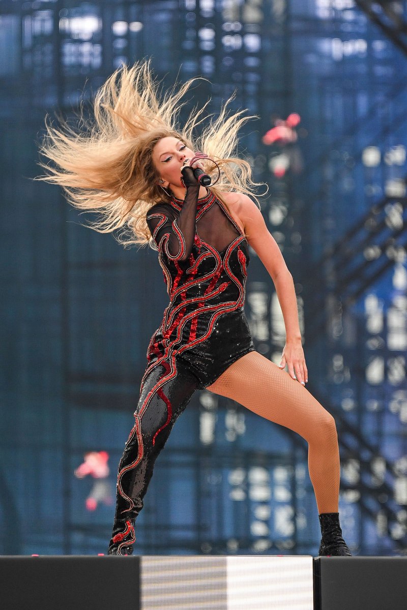 Taylor Swift — June 28 - Dublin, Ireland — photo 14