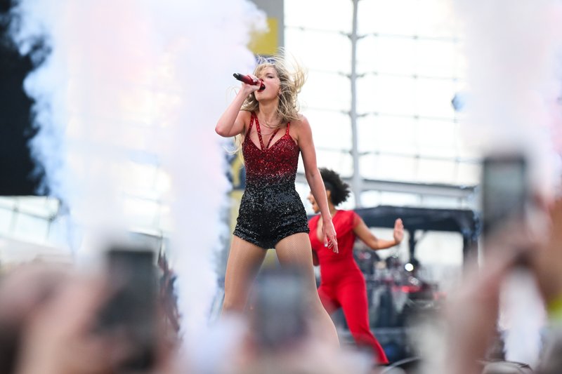 Taylor Swift — June 28 - Dublin, Ireland — photo 21