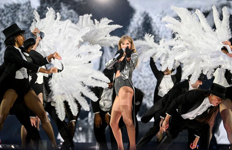 Taylor Swift — June 28 - Dublin, Ireland — photo 22