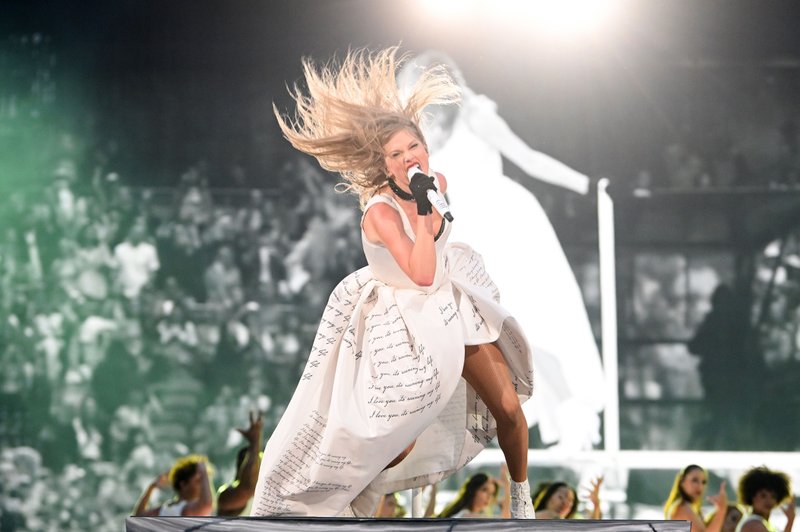 Taylor Swift — June 28 - Dublin, Ireland — photo 27