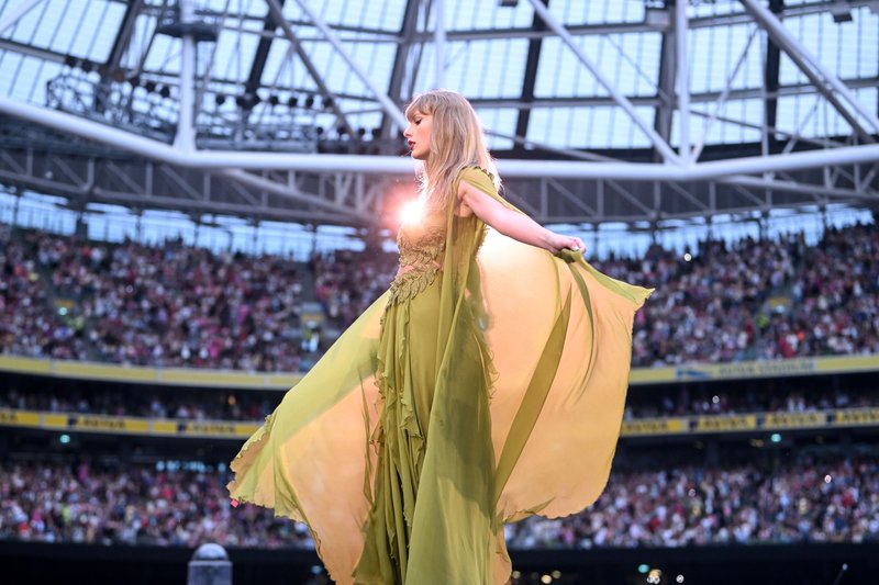 Taylor Swift — June 28 - Dublin, Ireland — photo 39