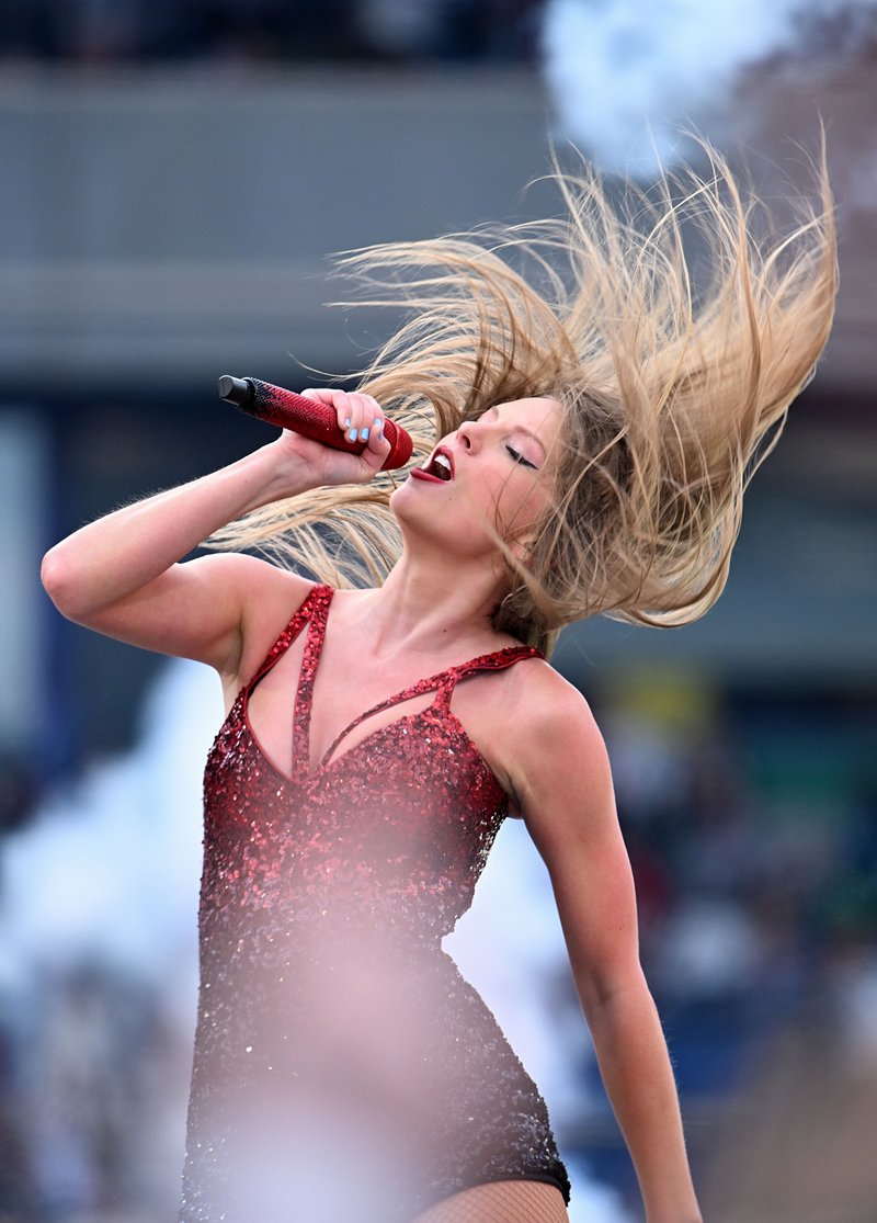 Taylor Swift — June 7 - Edinburgh, Scotland — photo 10
