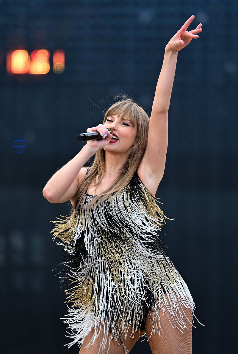 Taylor Swift — June 7 - Edinburgh, Scotland — photo 11