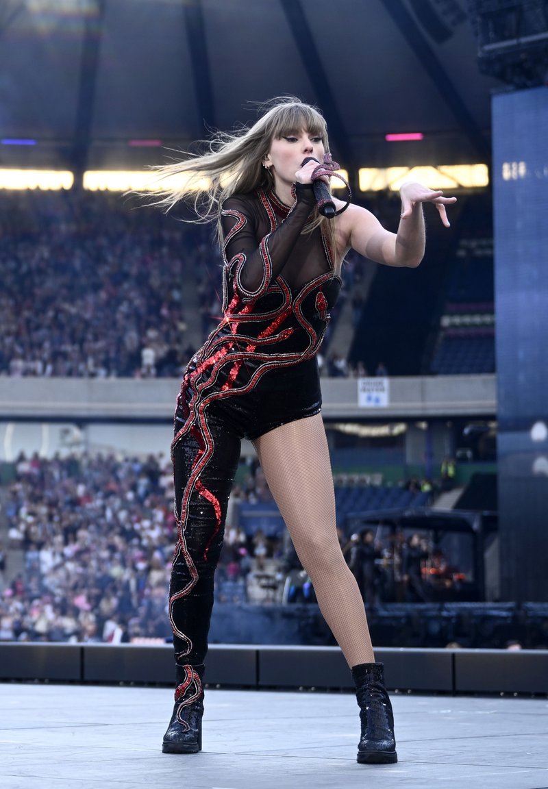Taylor Swift — June 7 - Edinburgh, Scotland — photo 15