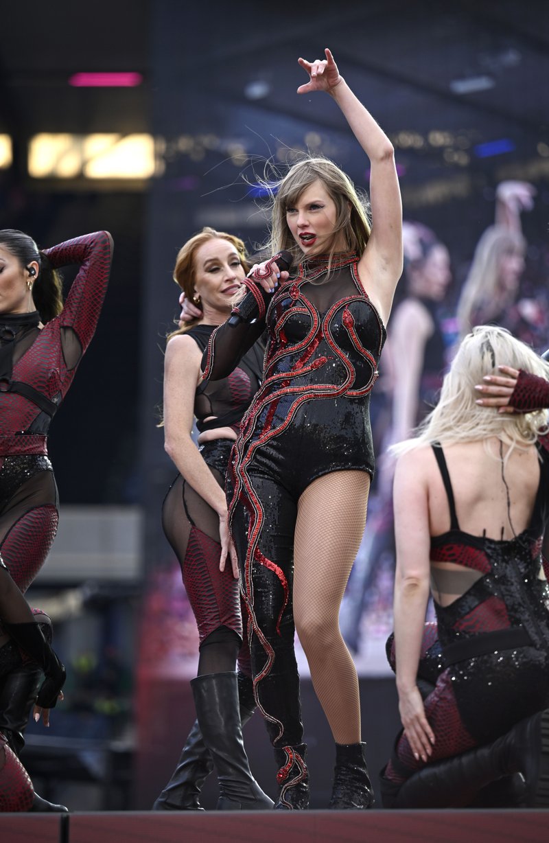 Taylor Swift — June 7 - Edinburgh, Scotland — photo 16