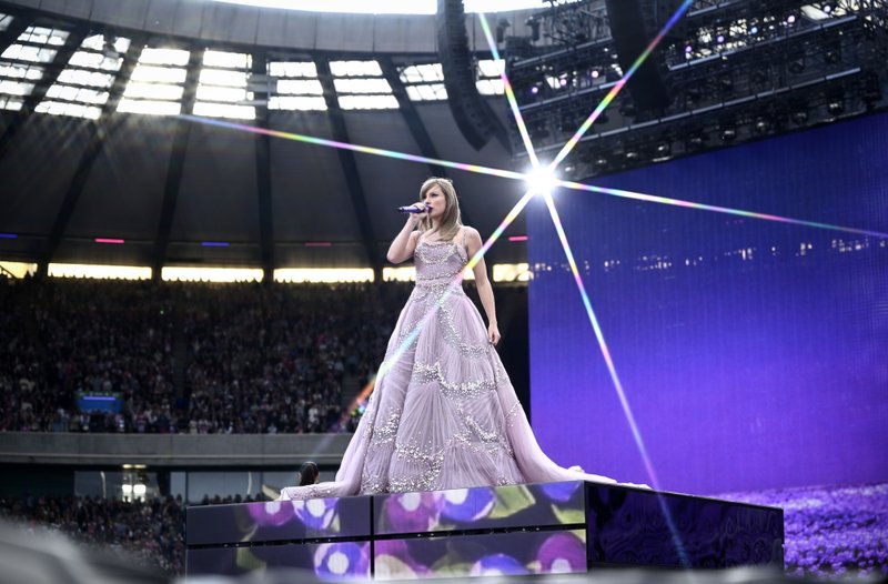 Taylor Swift — June 7 - Edinburgh, Scotland — photo 19