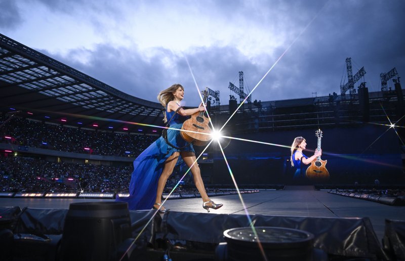 Taylor Swift — June 7 - Edinburgh, Scotland — photo 23