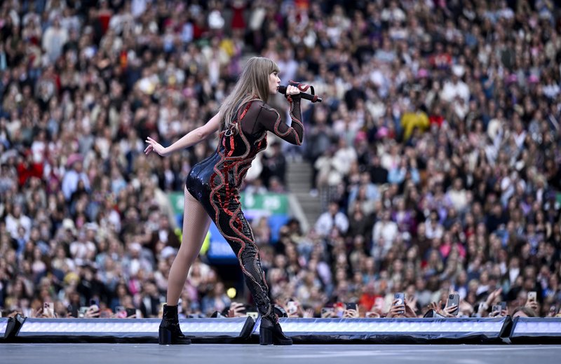 Taylor Swift — June 7 - Edinburgh, Scotland — photo 30