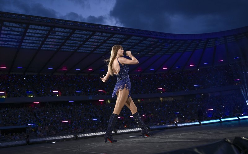 Taylor Swift — June 7 - Edinburgh, Scotland — photo 31