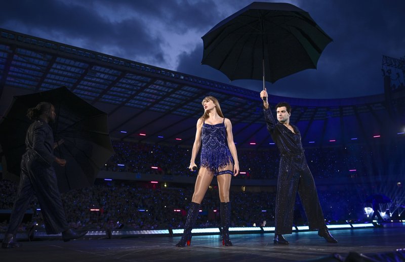 Taylor Swift — June 7 - Edinburgh, Scotland — photo 32
