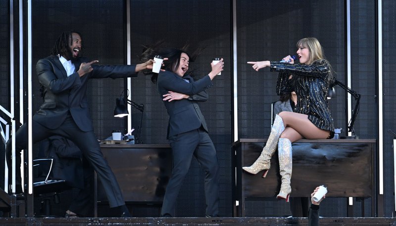 Taylor Swift — June 7 - Edinburgh, Scotland — photo 46