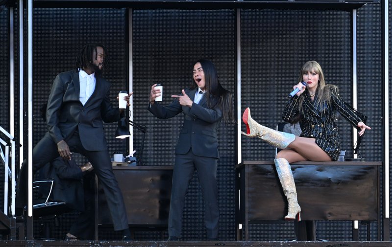 Taylor Swift — June 7 - Edinburgh, Scotland — photo 52