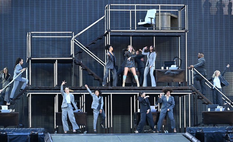 Taylor Swift — June 7 - Edinburgh, Scotland — photo 53
