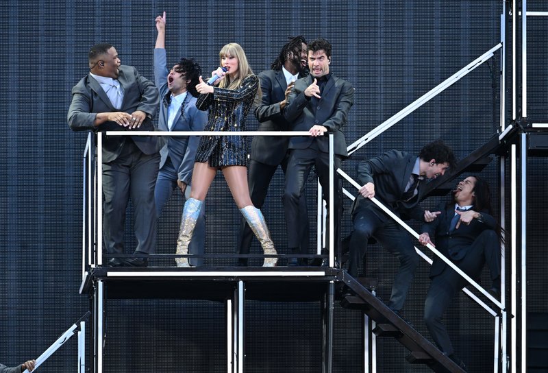 Taylor Swift — June 7 - Edinburgh, Scotland — photo 54
