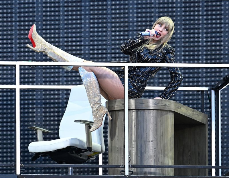 Taylor Swift — June 7 - Edinburgh, Scotland — photo 55