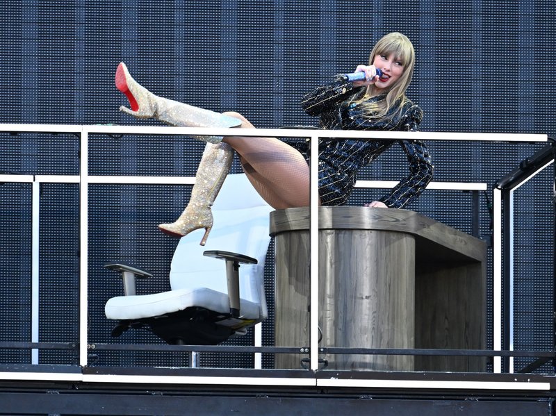 Taylor Swift — June 7 - Edinburgh, Scotland — photo 57
