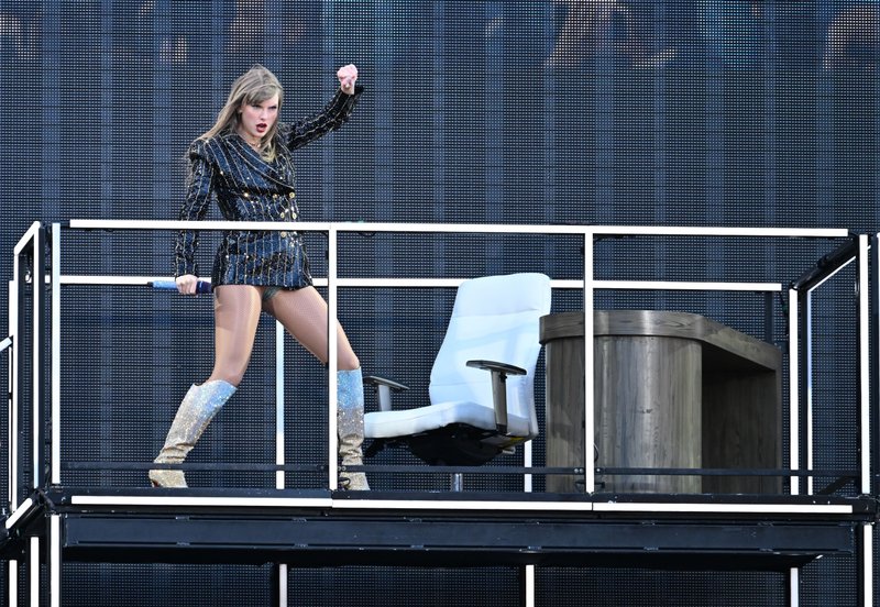 Taylor Swift — June 7 - Edinburgh, Scotland — photo 59