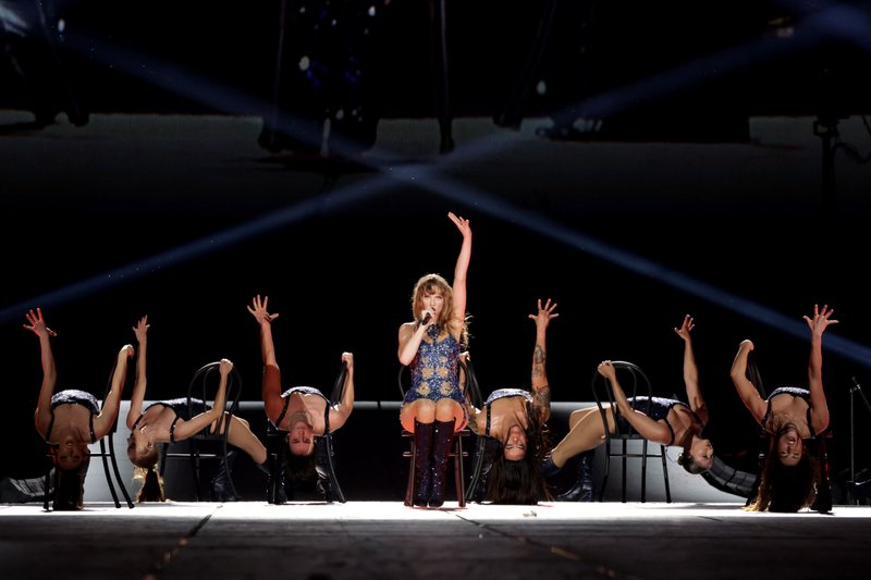 Taylor Swift — March 2 - Singapore, Singapore — photo 2