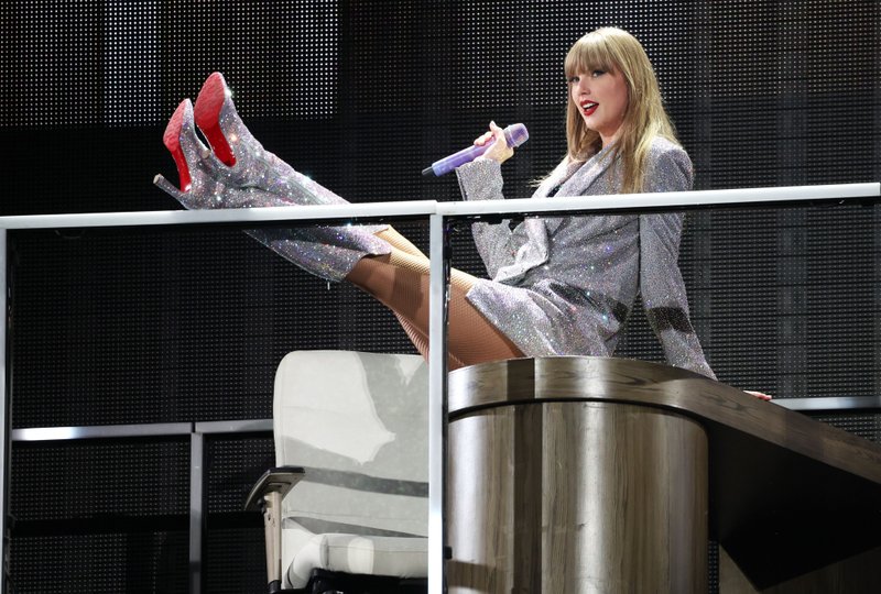 Taylor Swift — May 10 - Paris, France — photo 4