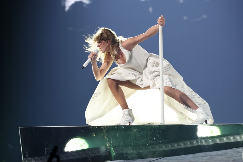 Taylor Swift — May 10 - Paris, France — photo 17