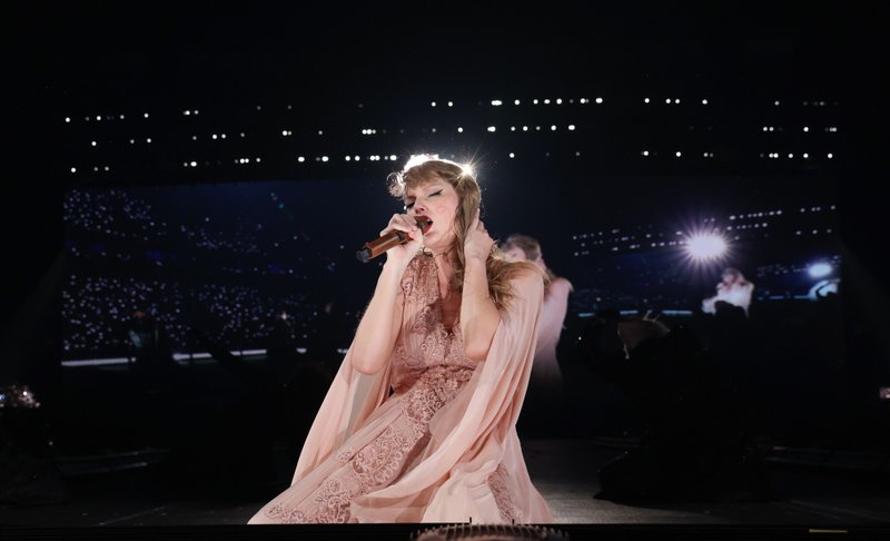 Taylor Swift — May 11 - Paris, France — photo 13