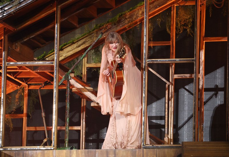Taylor Swift — May 11 - Paris, France — photo 15