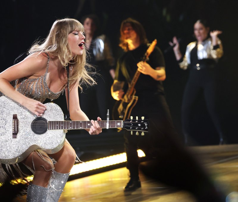 Taylor Swift — May 11 - Paris, France — photo 16