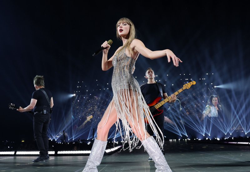 Taylor Swift — May 11 - Paris, France — photo 27