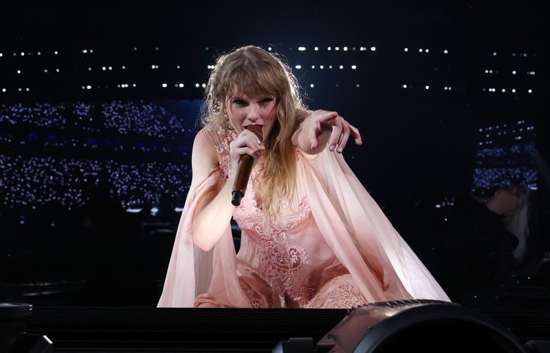Taylor Swift — May 11 - Paris, France — photo 30